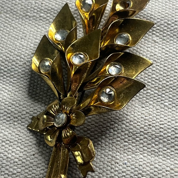 Vintage Gold Tone Floral Leaf Spray Brooch with Clear Rhinestones 🌿✨ (As Is) - Picture 2 of 4